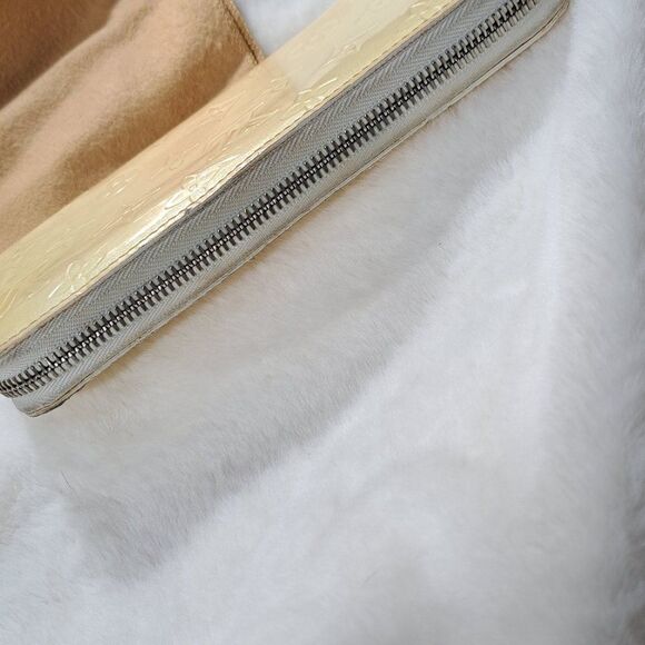 Authentic Louis Vuitton Vernis Enamal Patent Leather Zip Around Wallet - Picture 12 of 16